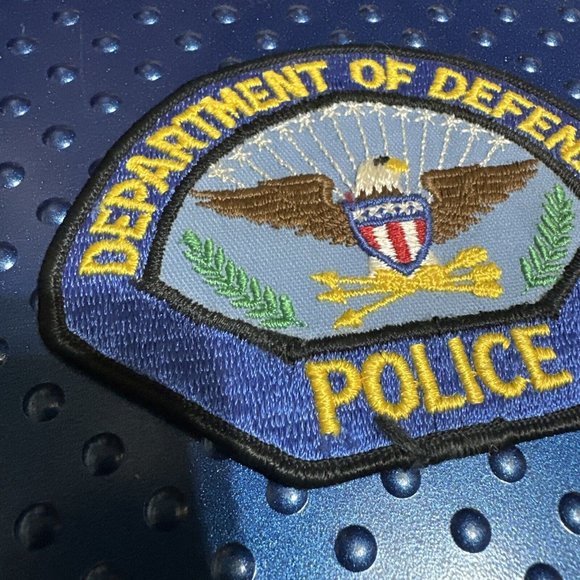 FEDERAL DEPARTMENT OF DEFENSE POLICE SHOULDER PATCH - Picture 2 of 4